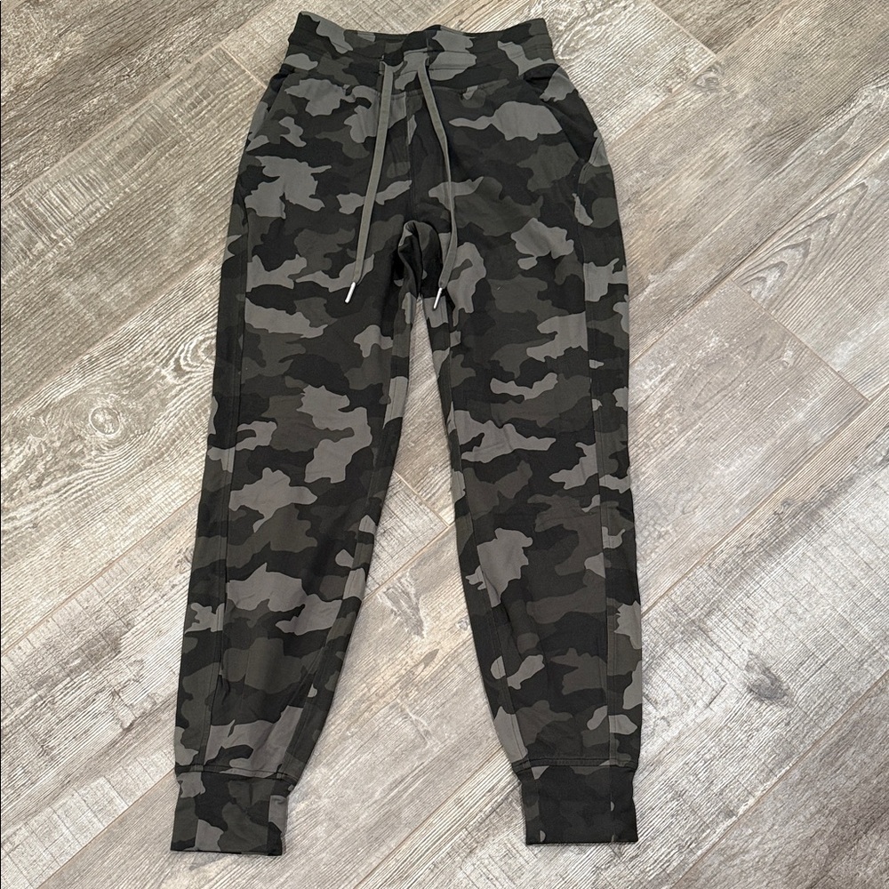 Lululemon Camouflage Jogger Pants size 2